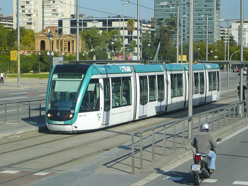Vale a pena usar tram em barcelona?