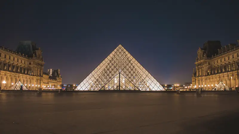 Pode tirar foto no museu do Louvre?