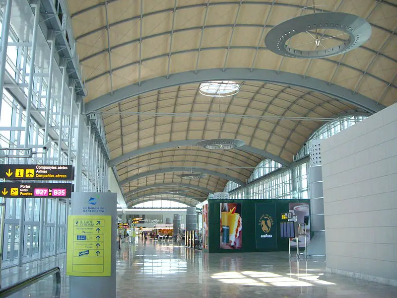 o que tem no aeroporto de Valência