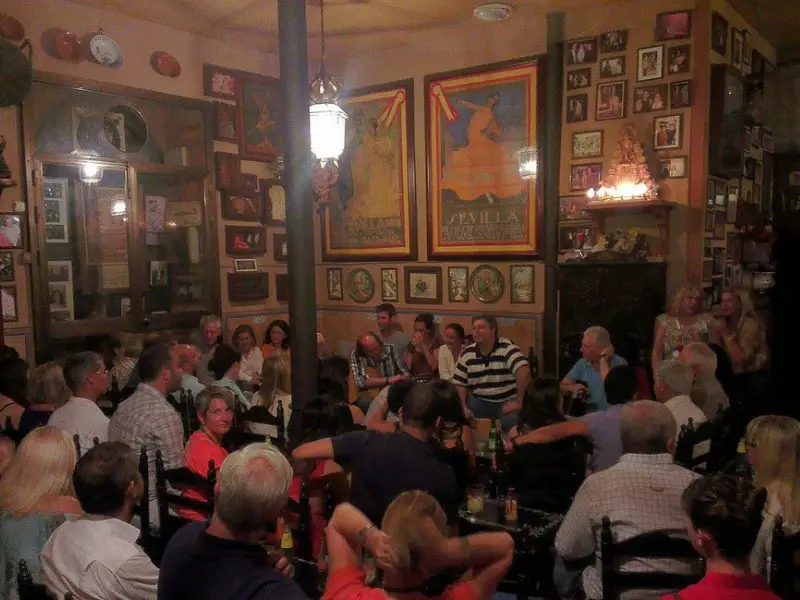 Bares com dança flamenca em Sevilha