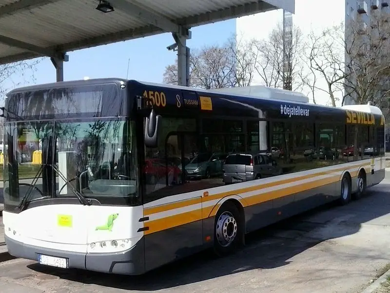 Ônibus no aeroporto de Sevilha